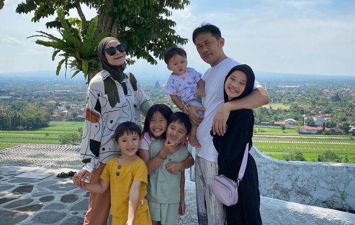 Keluarga Zaskia Adya Mecca dan Hanung Bramantya