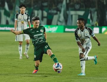 Suasana pertandingan antara PSS Sleman melawan Persipura Jayapura, Sabtu (1/11/2025).