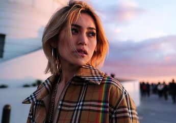 Jaket Kotak-Kotak Milik Jessica Iskandar Ini Harganya Capai Puluhan Juta !