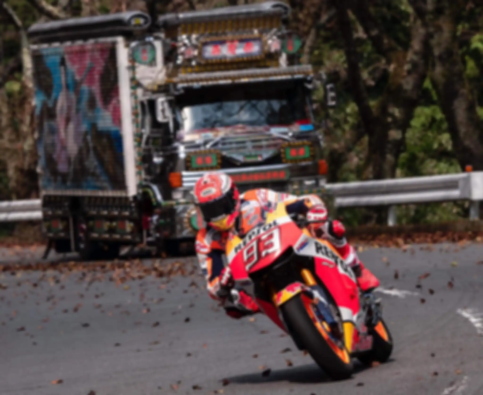 Marc Marquez salip truk di pegunungan Hakone