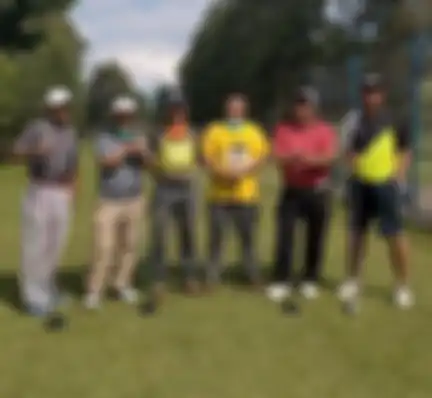 Kegemaran Yosef bermain golf tampaknya menular ke Yoris. Foto anak korban pembunuhan di Subang main golf bareng ayahnya beredar.