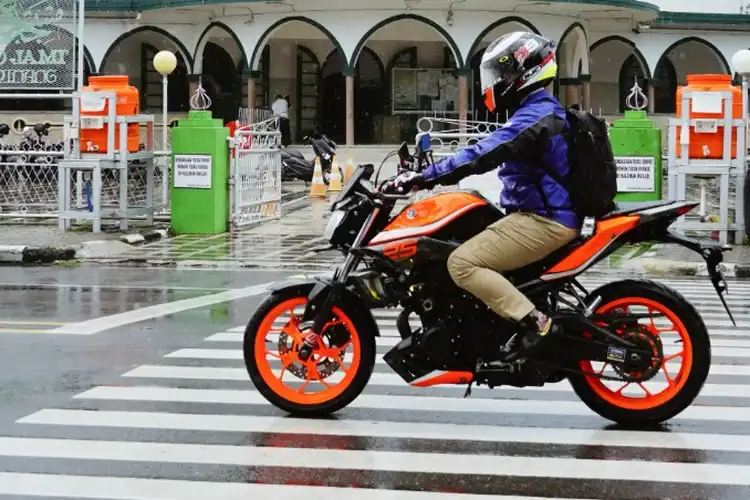 Bikers Bisa Simak, Ini Panduan Riding Aman Saat Menjalankan Puasa