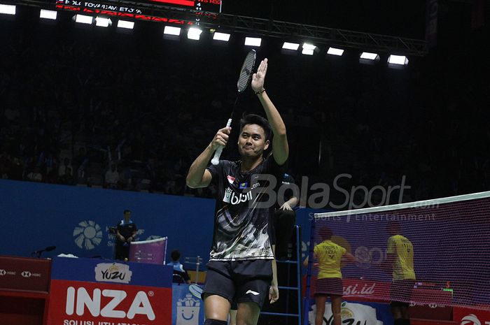 Pebulutangkis ganda campuran Indonesia Tontowi Ahmad saat melawan pebulutangkis ganda campuran India Satwiksairaj Rankireddy/Ashwini Ponnapa dalam turnamen bulutangkis Indonesia Open 2019 di Senayan, Jakarta, Senin (16/7/2019) Tontowi Ahmad/Winny Oktavina Kandow berhasil maju kebabak selanjutnya set