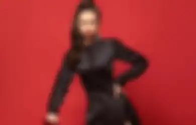 4 Gaya Elegan Nan Mewah Yuki Kato Saat Pakai Dress Hitam. Stunning!