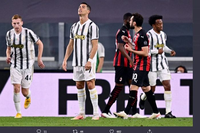 Ekspresi Cristiano Ronaldo dalam partai Juventus vs AC Milan di Liga Italia, 9 Mei 2021.