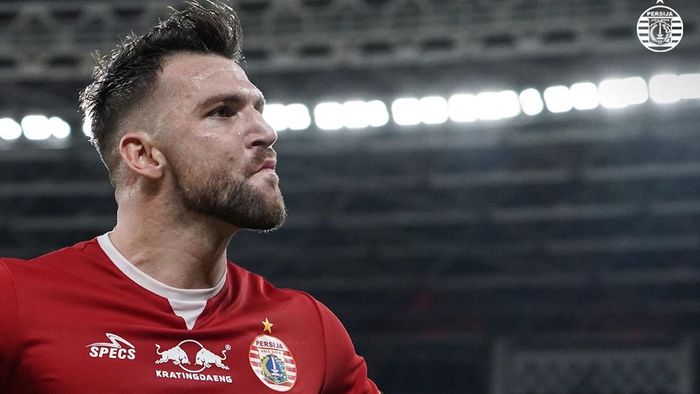 Penyerang Persija Jakarta, Marko Simic, melakukan selebrasi usai mencetak tiga gol ke gawang Madura United di Stadion Umum Gelora Bung Karno, Jumat (13/12/2019).