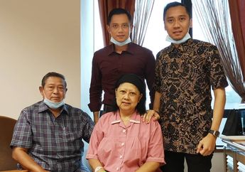 Potret Kepedihan SBY, AHY dan Ibas, Menahan Tangis Saat Beri Hormat Guna Lepas Jenazah Ani Yudhoyono dari Rumah Duka 