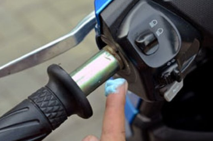 Trik Pasang Handgrip, Harus Basah Licin Kering dan Lengket