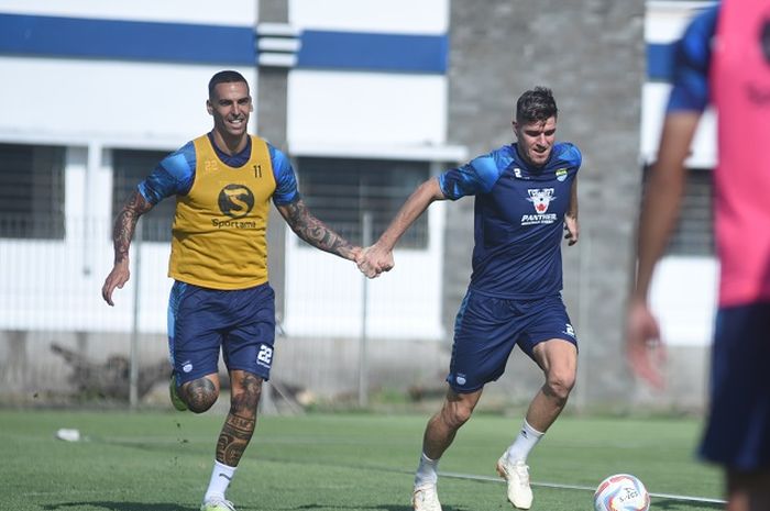 Alberto Rodriguez dan Nick Kuipers, saat menjalani sesi latihan bersama Persib Bandung.