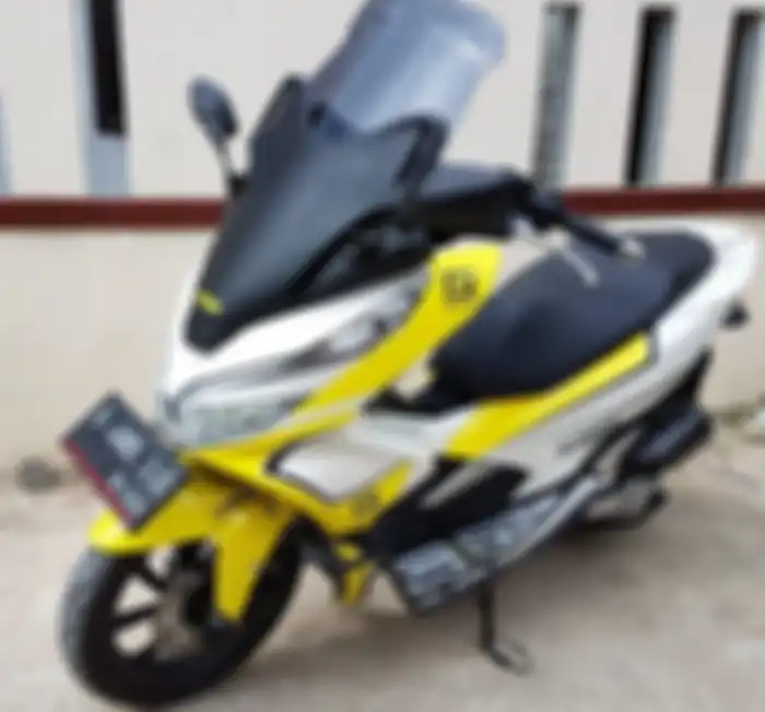 Cover Baby Forza ini dijual sepaket dengan windshield dan spionnya.