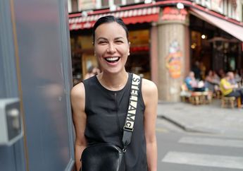 Hampir 3 Minggu Isolasi Diri di Rumah, Sophia Latjuba Posting Foto Masa Muda Ibunda dan  Ungkap Beratnya Tak Bisa Bertemu: Aku Sangat Merindukannya..