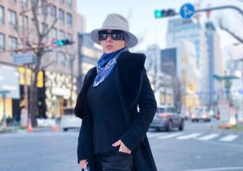 Mejeng di Jalanan Becek, Sepatu Syahrini yang Dipakai saat Hujan-hujan Malah Bikin Salfok Netizen!