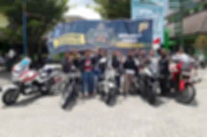 Reporter Otomania dan beberapa petinggi Bikers Muslim Indonesia  pada acara Jambore Nasional Bike