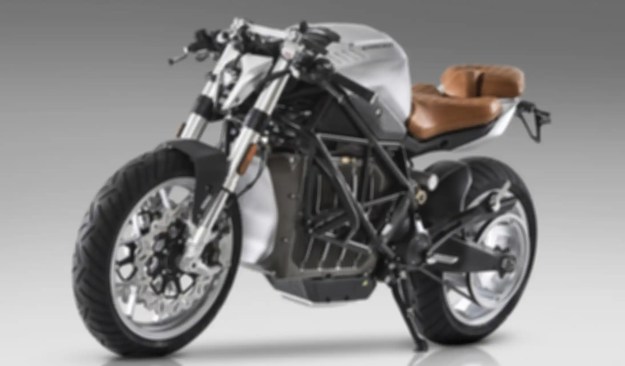Tampilan E-Racer EDGE kekar dengan konsep cafe racer.