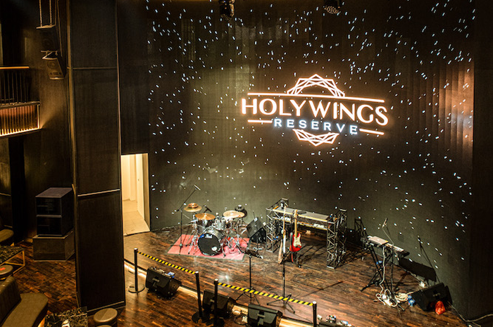 Ilustrasi Bar Holywings.