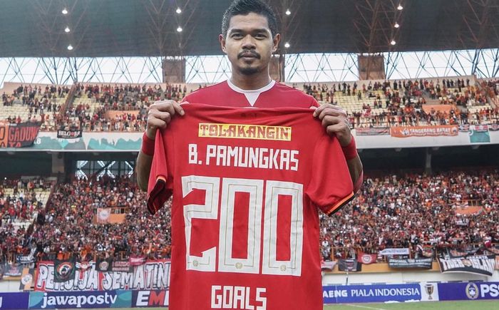 Bambang Pamungkas telah mencetak 200 gol untuk Persija Jakarta setelah membobol gawang Borneo FC, Sabtu (29/6/2019).