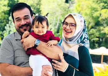 Sempat 12 Tahun Menanti Demi Dapatkan Buah Hati, Siti Nurhaliza Bagikan Momen Umrah Pertamanya Bareng sang Anak