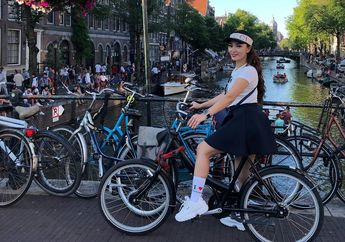 Pamer Foto Liburan ke Monako, Zaskia Gotik Justru Panen Nyinyiran Netizen