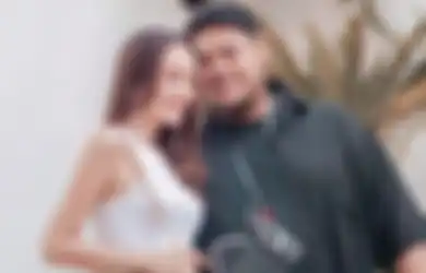 Pamerkan Cincin Melingkar di Jari, Ivan Gunawan Ungkit Soal Pernikahannya dengan Bella Aprilia: Banyak yang Ngedoain Ya!