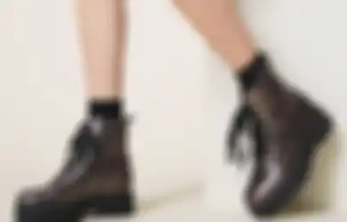 Termasuk Tipe Zodiak yang Cepat Bosan, Ini 5 Sepatu yang Cocok Buat Aquarius!