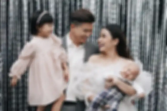 Glenn Alinskie bersama istri dan anak-anaknya