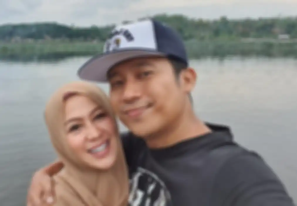 Denny Cagur dan istri