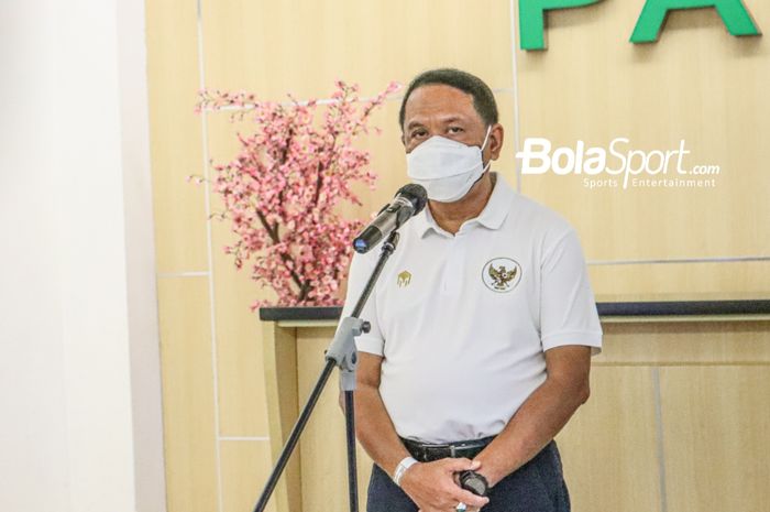 Menteri Pemuda dan Olahraga Republik Indonesia, Zainudin Amali, sedang memberikan keterangan kepada awak media di Stadion Pakansari, Bogor, Jawa Barat, 12 September 2021.