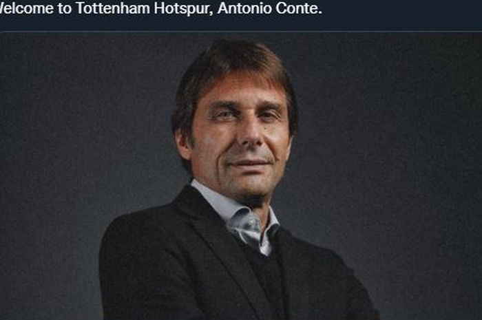 Antonio Conte resmi melatih Tottenham Hotspur.