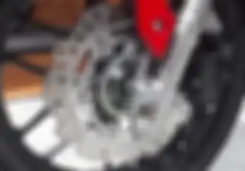 Bikin Penasaran, Ternyata Lubang-lubang Kecil yang Ada di Cakram Motor Punya Fungsi Penting!