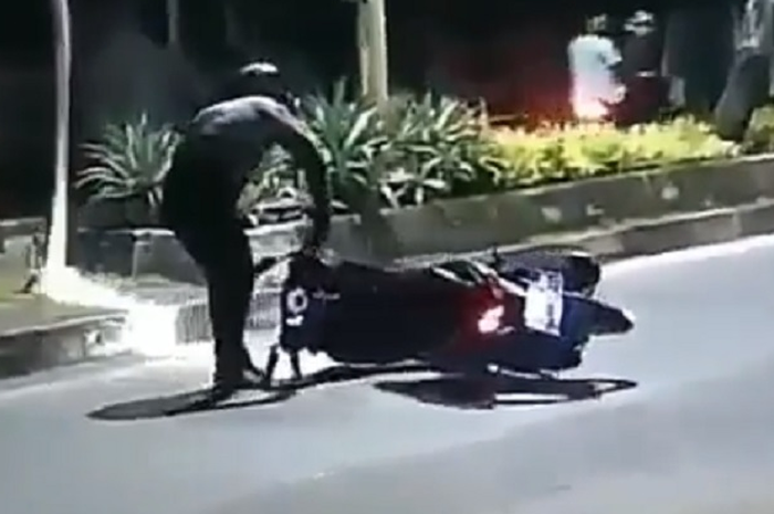Ilustrasi penendara motor.