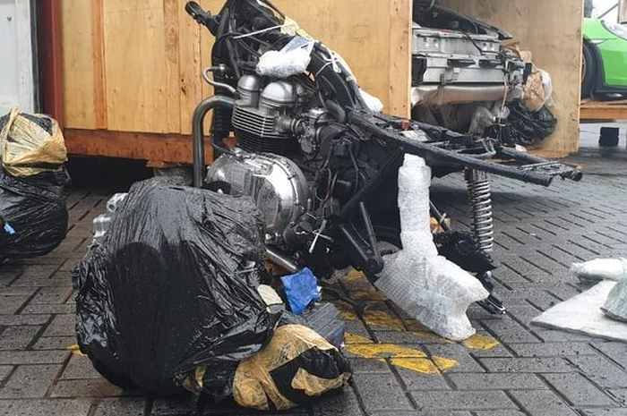 Motor dan mobil mewah yang diselundupkan berhasil digagalkan
