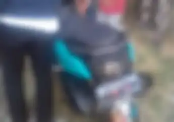 Yamaha NMAX Tertutup Ilalang Padi Kejutkan Petani di Parung, Maling Ketakutan Motor Dibuang