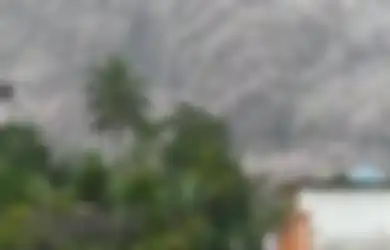 BREAKING: Gunung Semeru Erupsi Disertai Muntahan Awan Panas Guguran