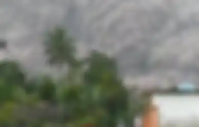 BREAKING: Gunung Semeru Erupsi Disertai Muntahan Awan Panas Guguran