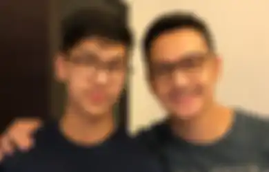 Kayak Kembar, Ini 8 Foto Kemiripan Khayru Hardikusumo dan Sang Papa, Gunawan!