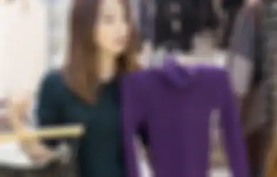 4 Zodiak yang Malas Mengeluarkan Uang Buat Beli Baju Baru. Lebih Suka Mix and Match!