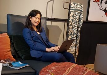 Gak Bisa Terlalu Rapi! Intip Suasana Ruang Kerja Dian Sastro  yang Berantakan 