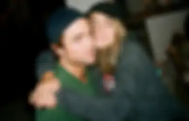 Robert Pattinson dan Suki Waterhouse Kabarnya Sudah Tunangan Sedang Nantikan Anak Pertama