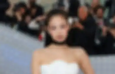 Kenakan Chanel, Jennie BLACKPINK Tampil  Menawan di Met Gala 2023!