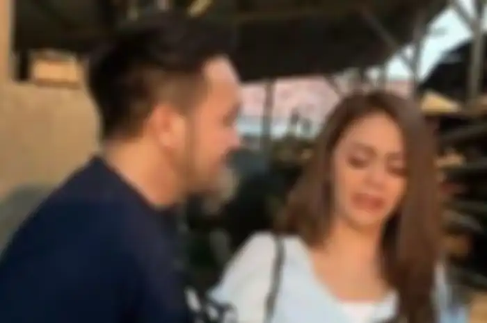 Jenita Janet mendapatkan kado sebuah peternakan dari sang suami di hari ulang tahunnya 
