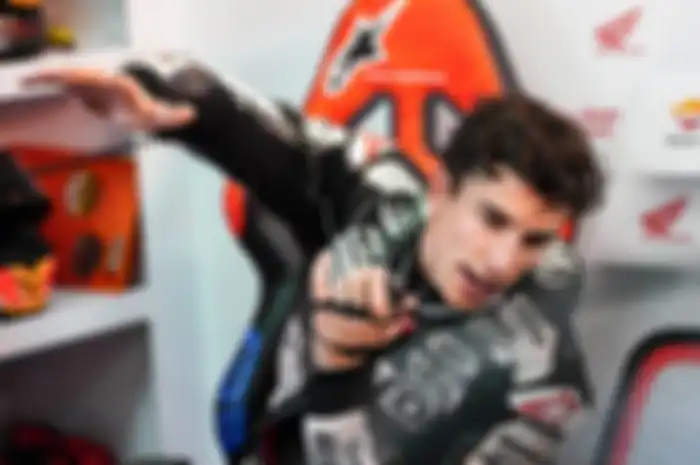 Marc Marquez semacam hilang harapan lantaran empat motor RC213V bermasalah saat Tes Sepang kemarin.