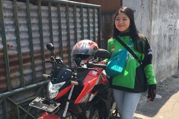 Divani, gojek cantik yang ingin membantu  orang tua.