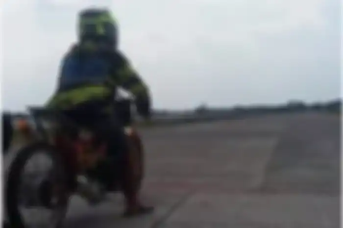 Ritual unik ini banyak dilakukan pembalap drag bike