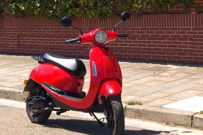 Motor Listrik Invicta Electric DTR C&oacute;breces Bergaya Klasik Ala Vespa
