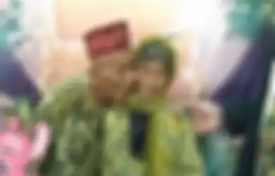 Sempat Akan Diarak di Mobil dengan Bak Terbuka, Begini Kemesraan Kakek Usia 92 Tahun Cium Pipi Saat Nikahi Nenek 79 Tahun, Cinta Keduanya Bermula dari Kayu Bakar 