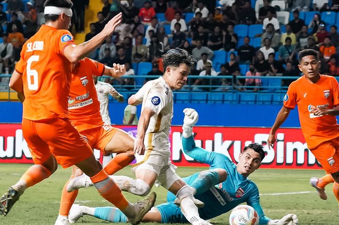 Suasana duel Borneo FC vs Persija Jakarta pada lanjutan pekan ke-24 Liga 1 2023/2024 di Stadion Batakan, Balikpapan, Selasa (6/2/2024)