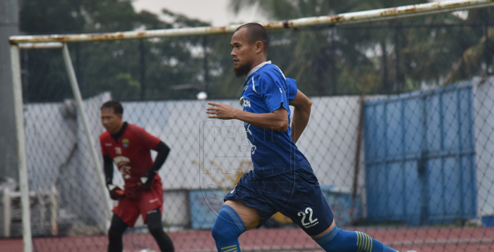 Supardi Nasir saat berlatih di Stadion Arcamanik, Kota Bandung, Jumat (24/1/2020).