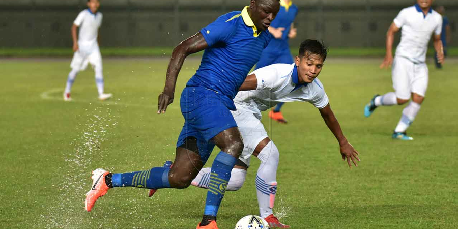 Pernyataan Persib soal Peluang Ezechiel Ndouassel Tampil Lawan Bhayangkara FC