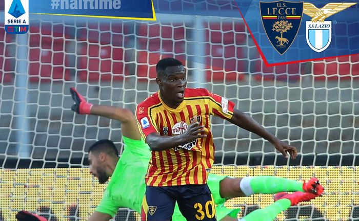 Striker Lecce, Khouma Babacar usai mencetak gol ke gawang Lazio di Stadio Via del Mare, pada pekan ke-31 Liga Italia, Selasa (7/7/2020) atau Rabu dini hari WIB.