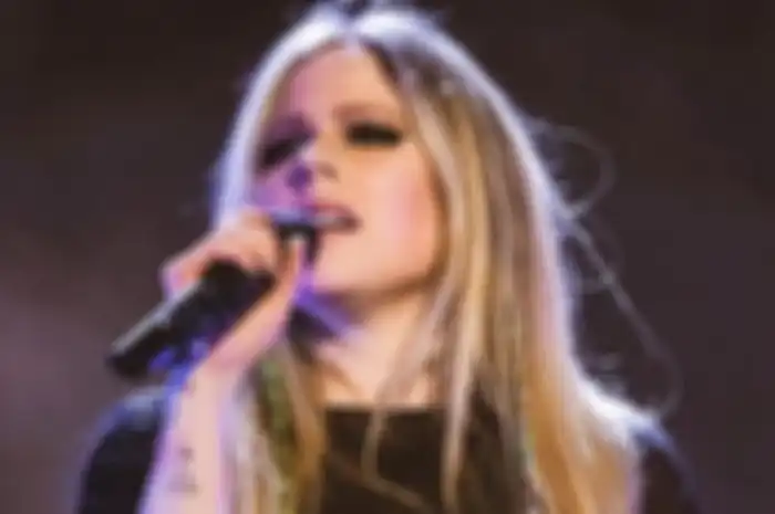 Kembali muncul teori konspirasi tentang dirinya, Avril Lavigne beri respon di TikTok!